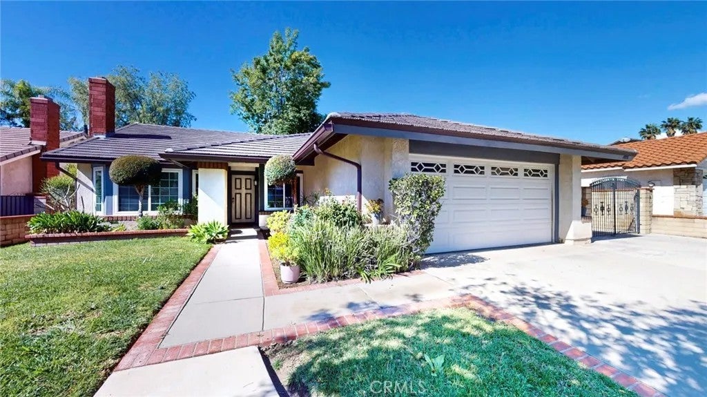 925 Heaton Moor Drive — photo