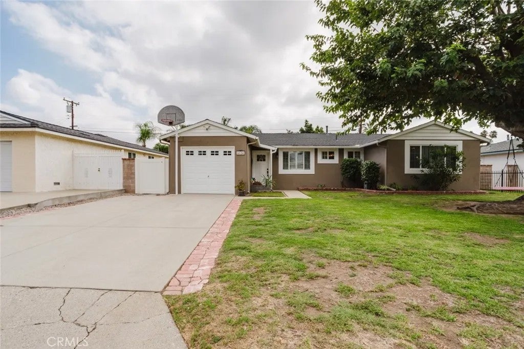 6124 N Fairvale Drive — photo