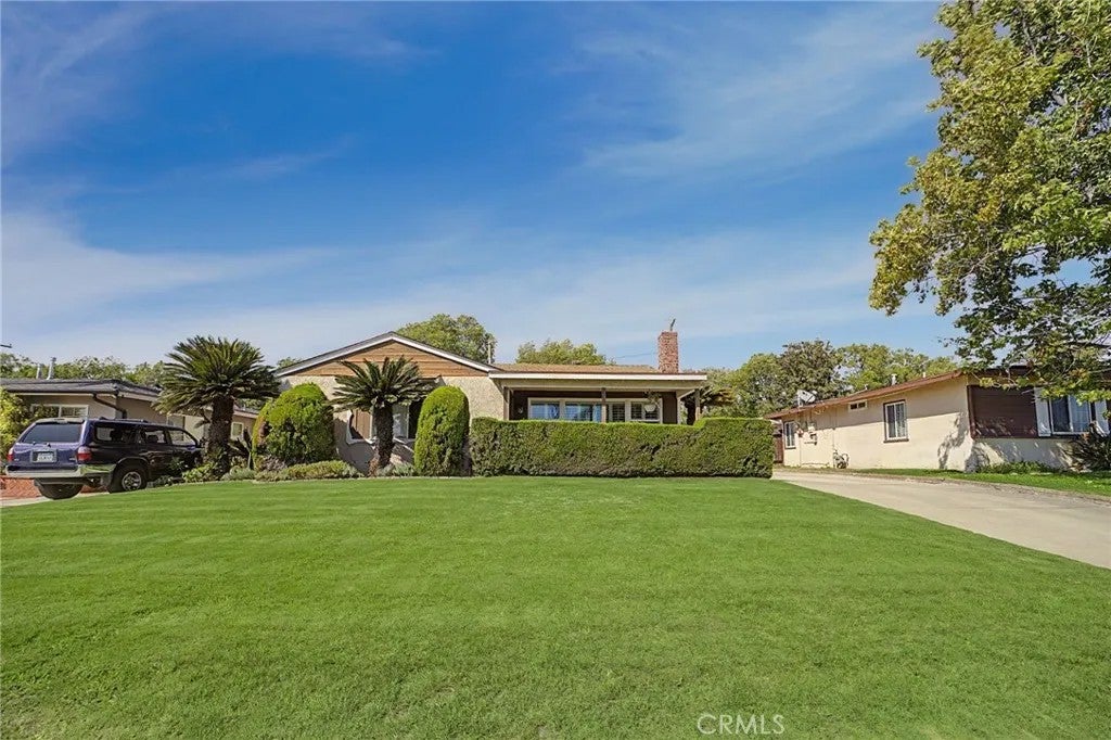 347 W Leeside — photo