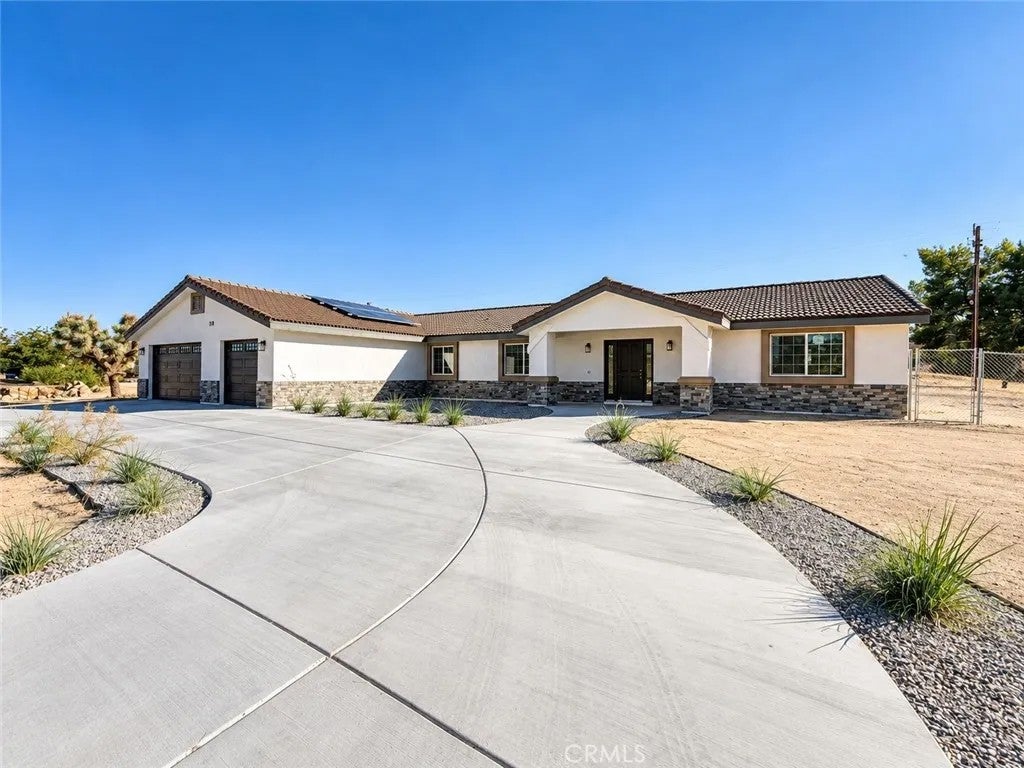 14685 Apple Valley Road — photo