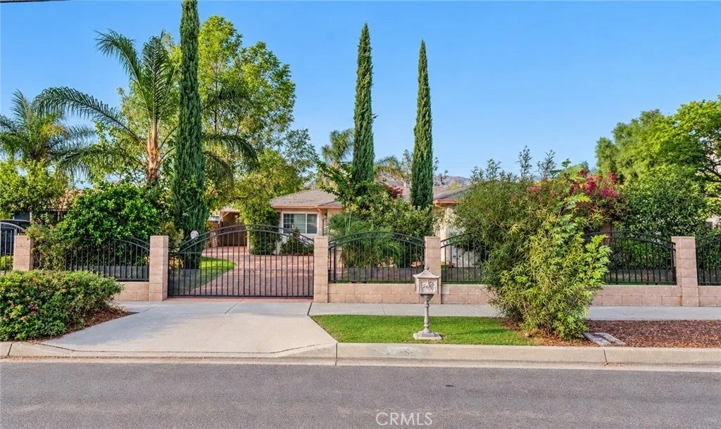 27150 Cypress — photo