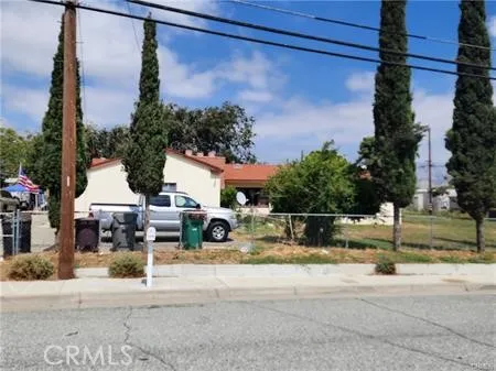 725 E Williams, Banning, CA 92220 — photo 2