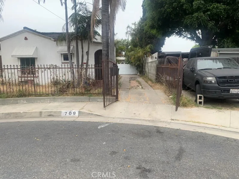709 W Buckthorn — photo
