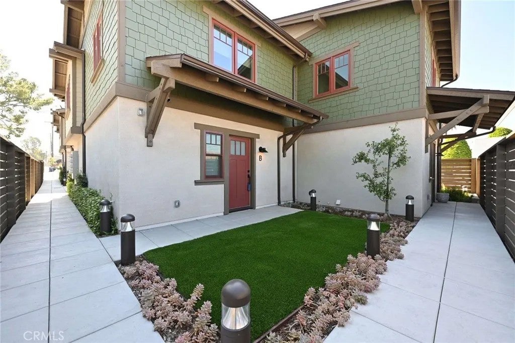 117 N Vista Bonita Avenue C — photo