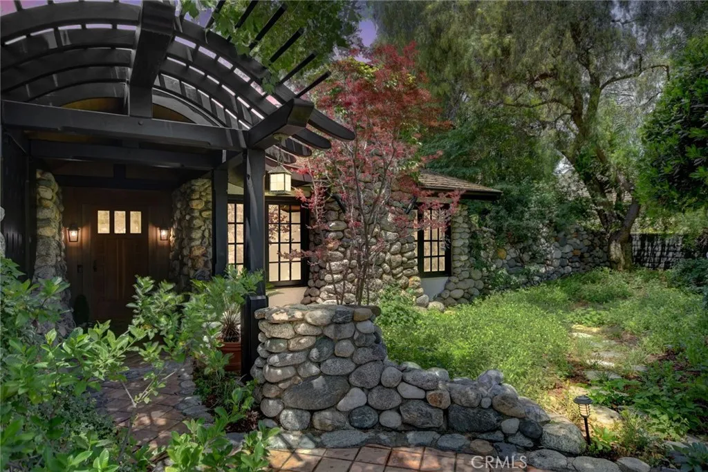 2293 Bonnie Brae — photo