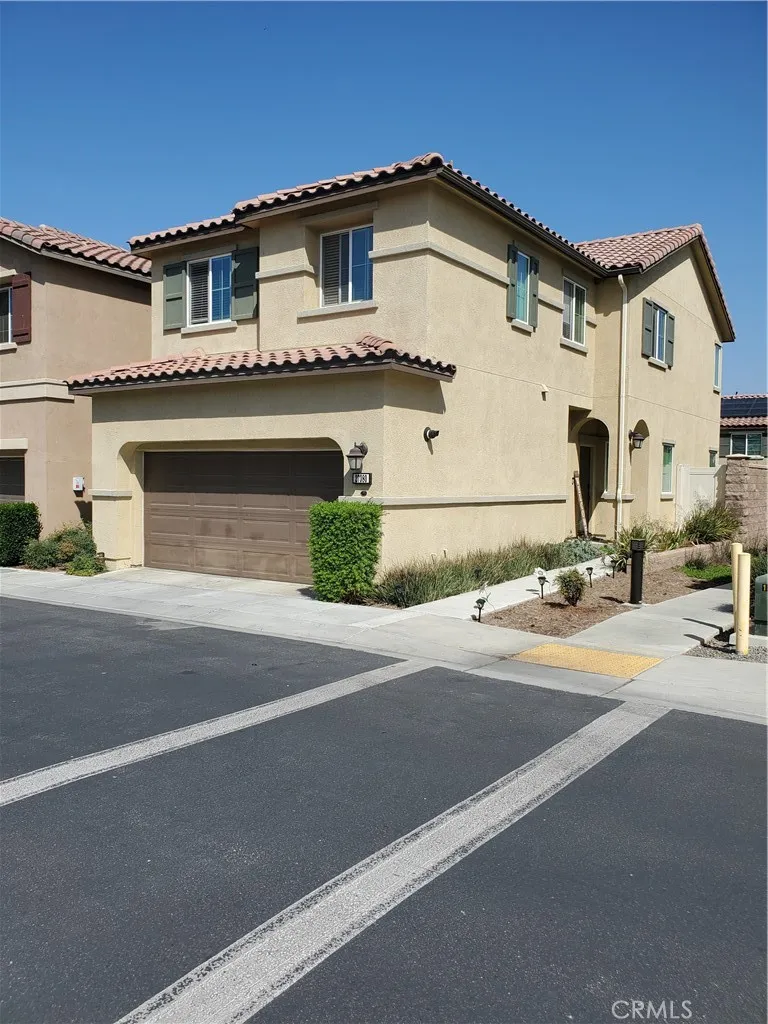 27380 Basalt — photo