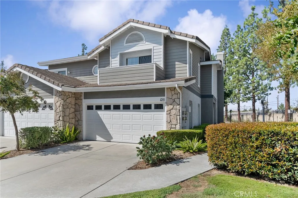 125 Autumn Oaks — photo