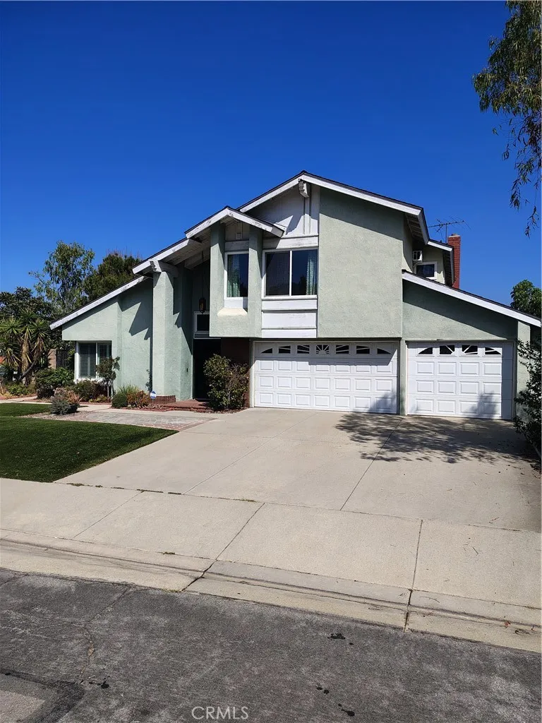 16907 Royal View — photo