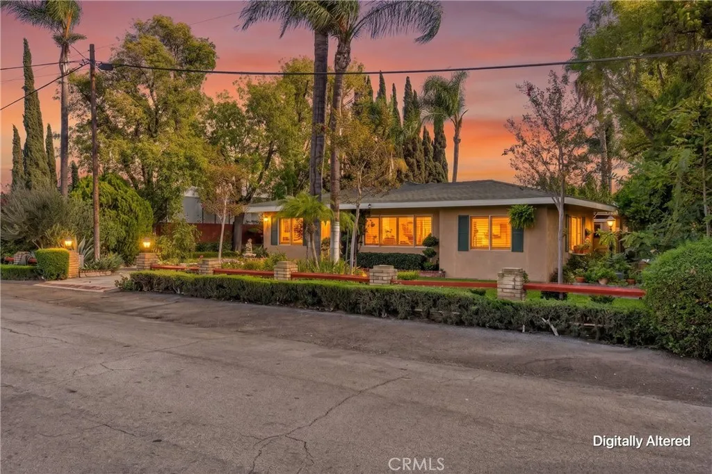 14719 Boyle — photo