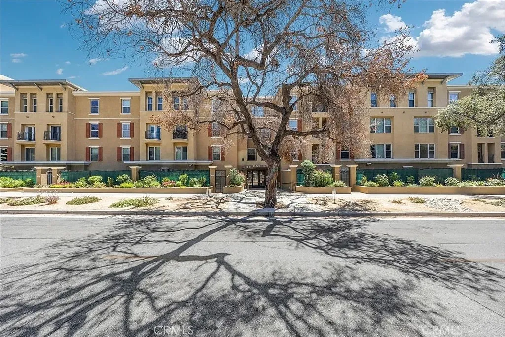 128 N Oak Knoll Unit 111 — photo