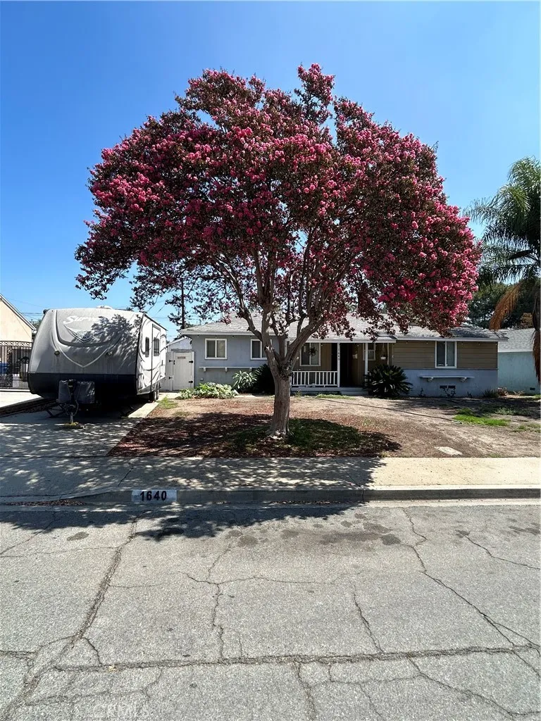 1640 Raylene — photo