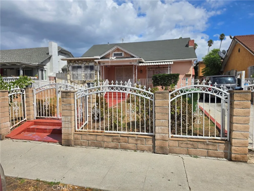 416 N Hobart — photo