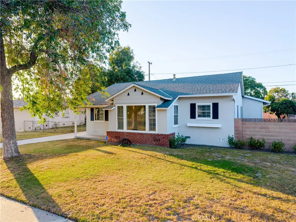 2129 W Cerritos — photo