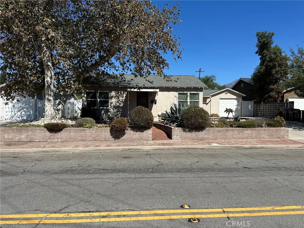437 Cucamonga — photo