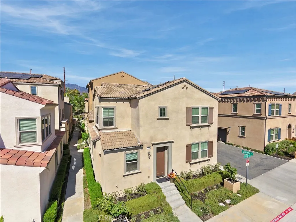 881 Pear Court — photo