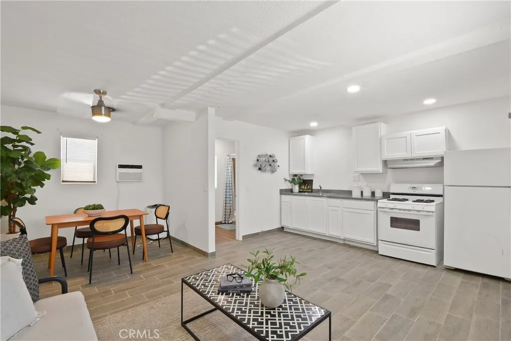 3008 N Arrowhead Unit B — photo