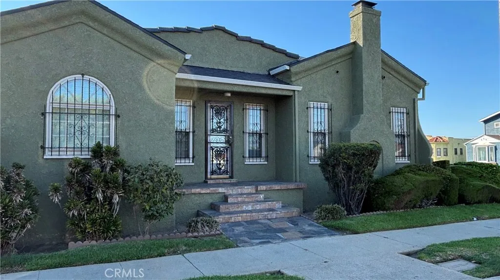 Home in Los Angeles, CA 90047 — photo 2