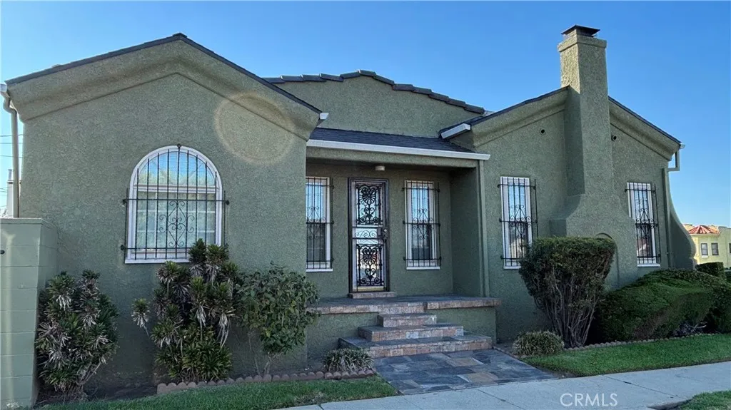 Home in Los Angeles, CA 90047 — photo 3