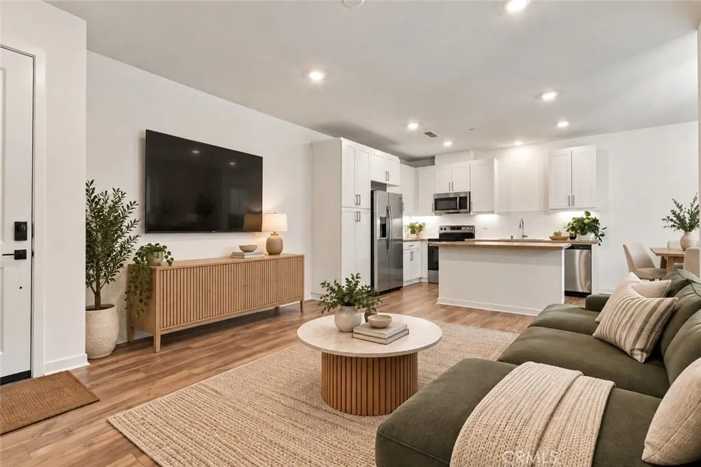 6123 Valentina Way Unit 303 — photo