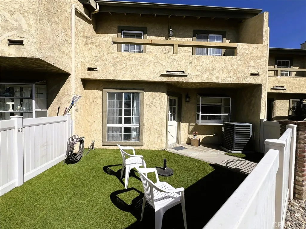 181 W La Verne Avenue Unit 11 — photo