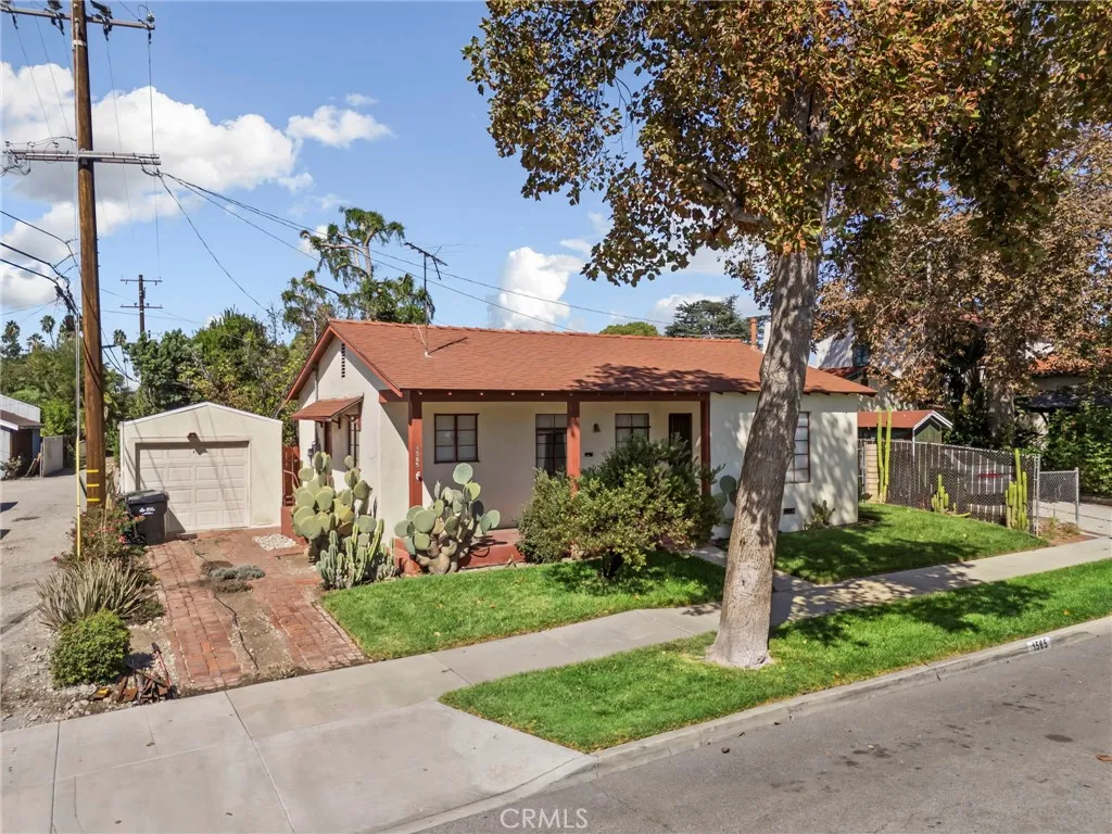 1565 N Palomares — photo