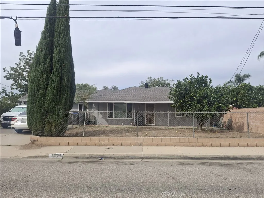 12790 Yorba — photo