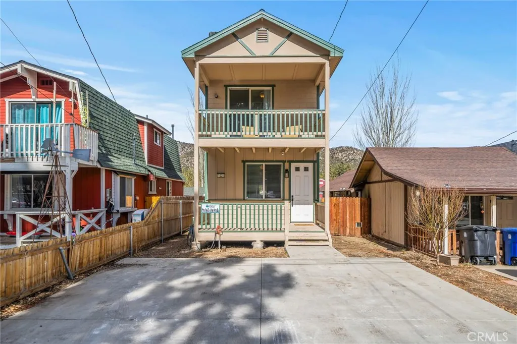 1031 W Fairway Boulevard — photo