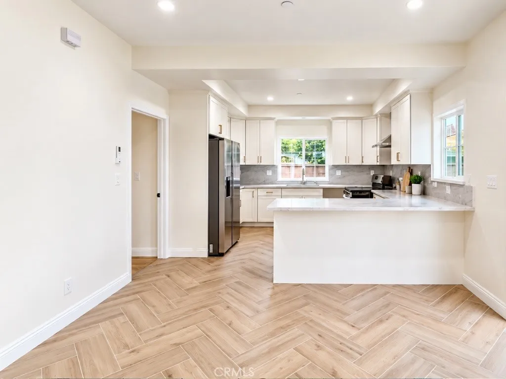 945 Walnut Unit B — photo