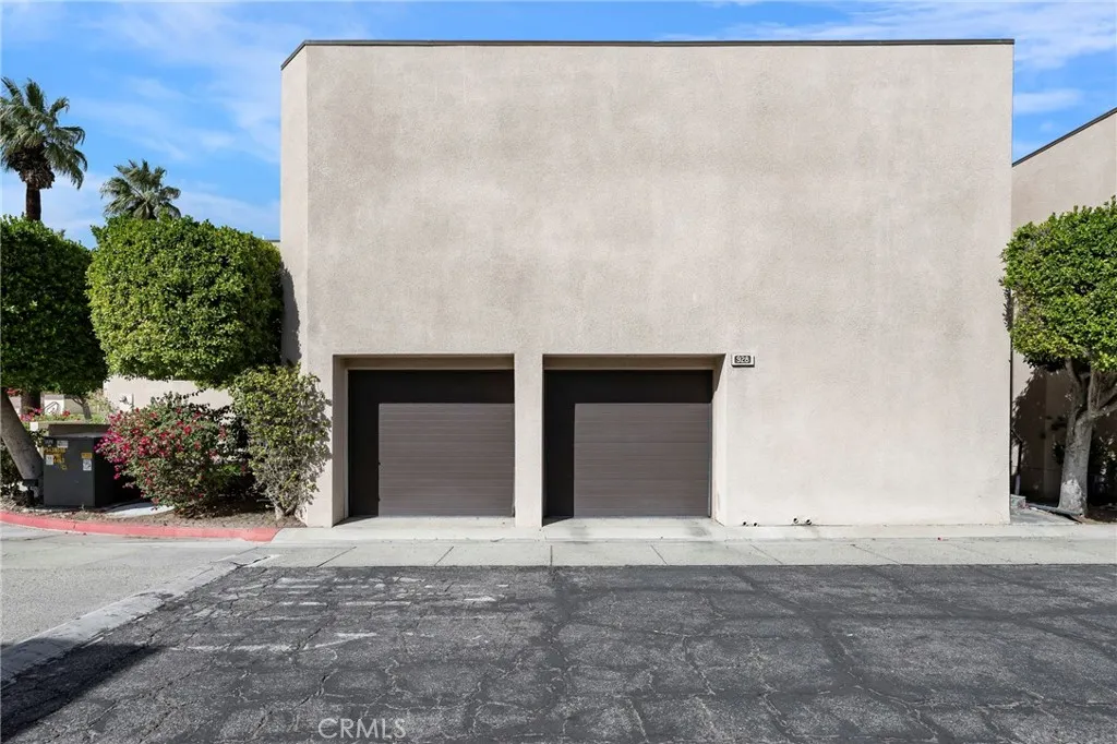 928 Village South — photo