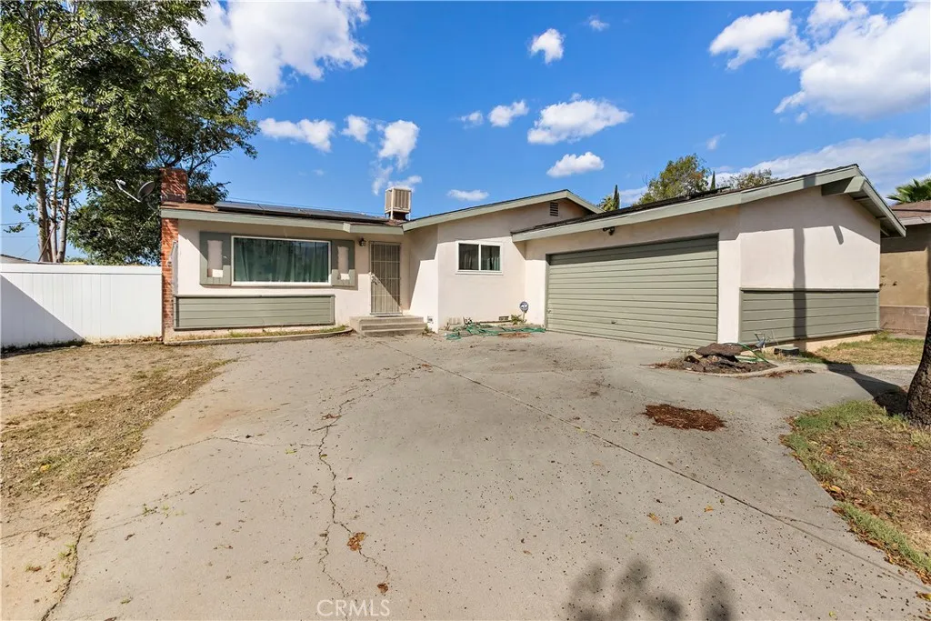 5702 Osbun — photo