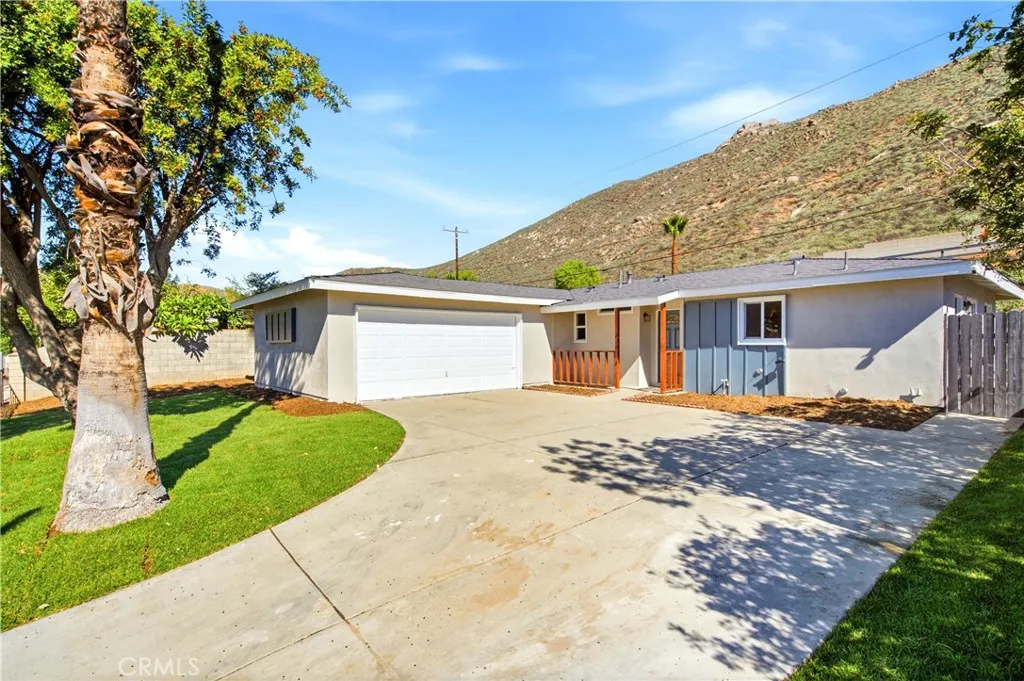 5901 Paramount — photo