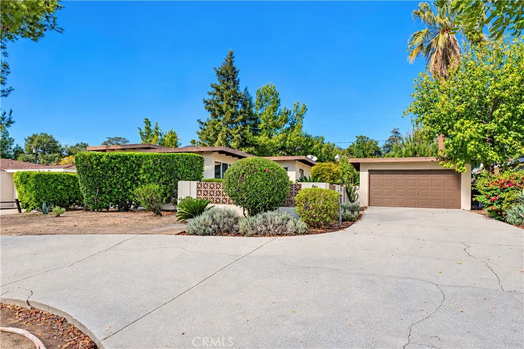643 E Foothill Boulevard, Glendora, CA 91741 — photo 2