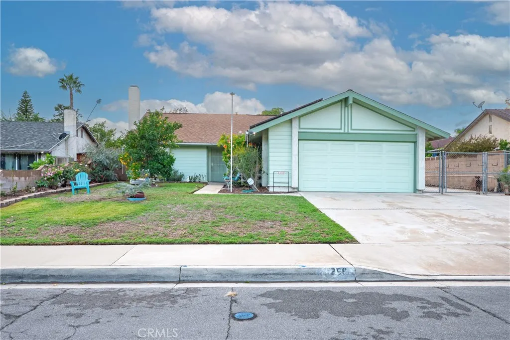 256 N Driftwood — photo