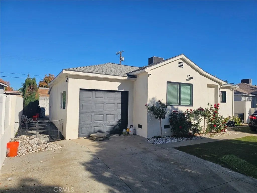 8118 Wakefield — photo