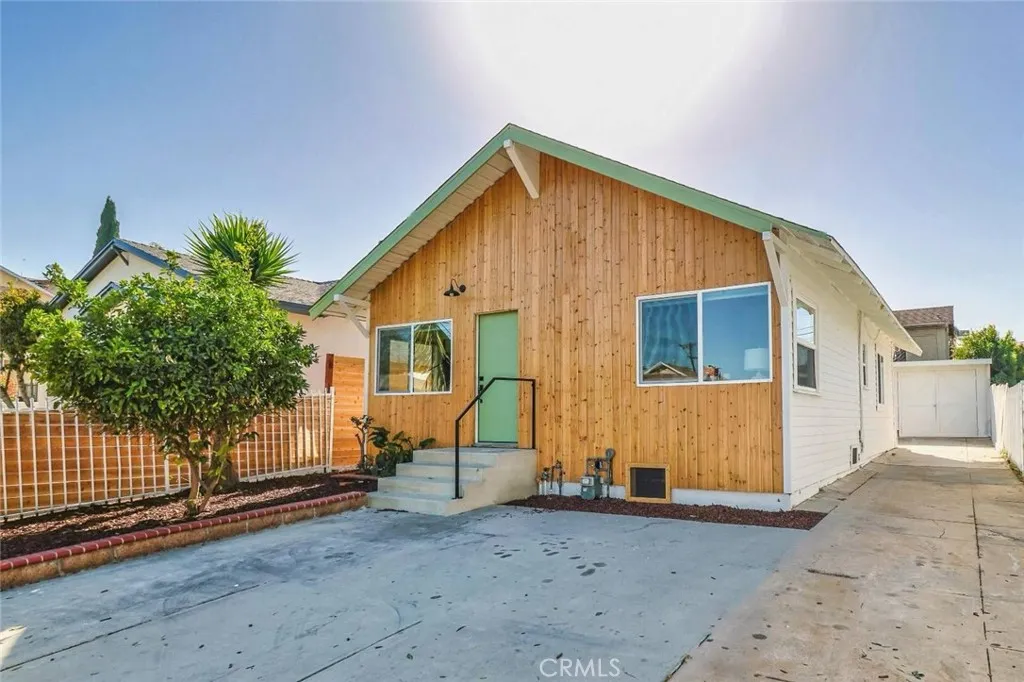 4806 Pickford — photo