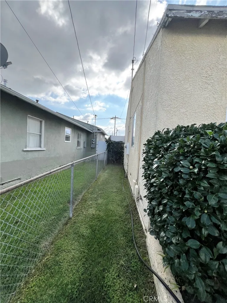 940 W Brazil, Compton, CA 90220 — photo 2