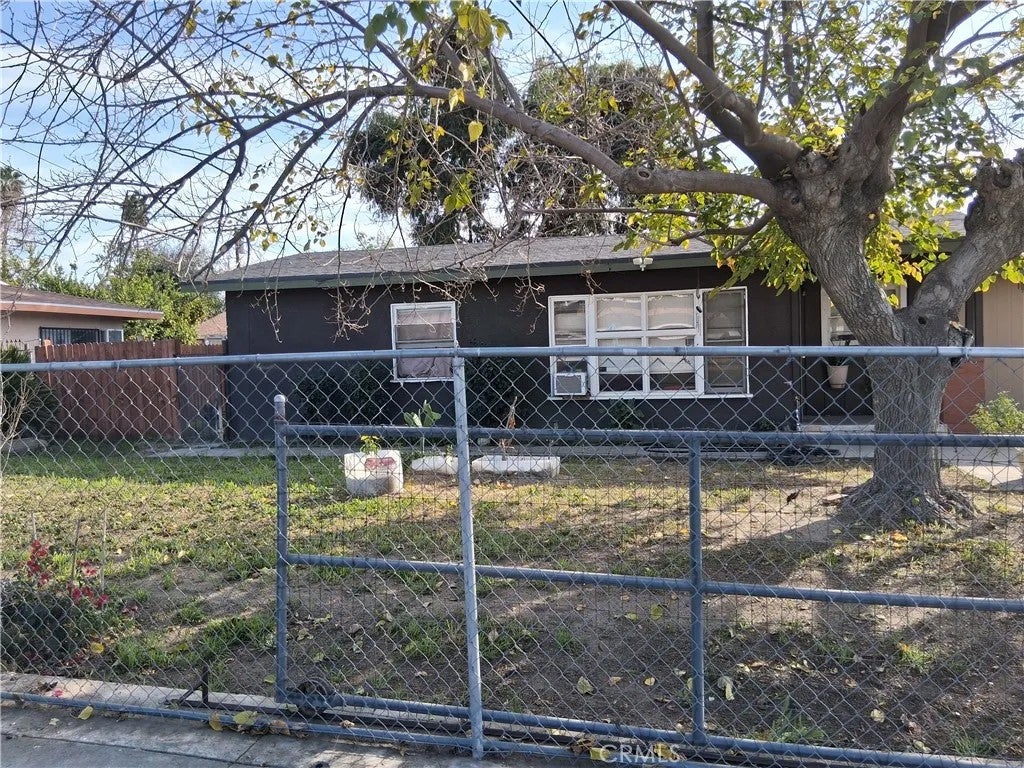 1185 W Devonshire — photo