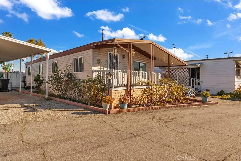 2550 Pacific Coast Highway 13 — photo