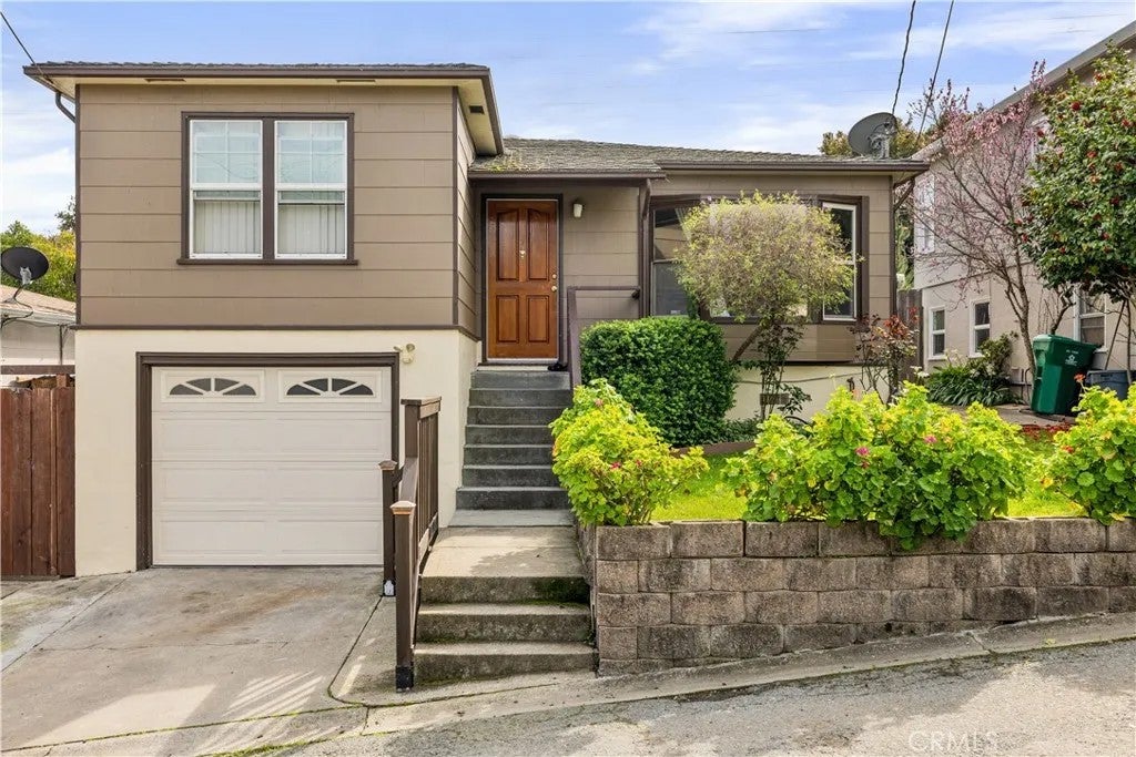903 Jones Court — photo