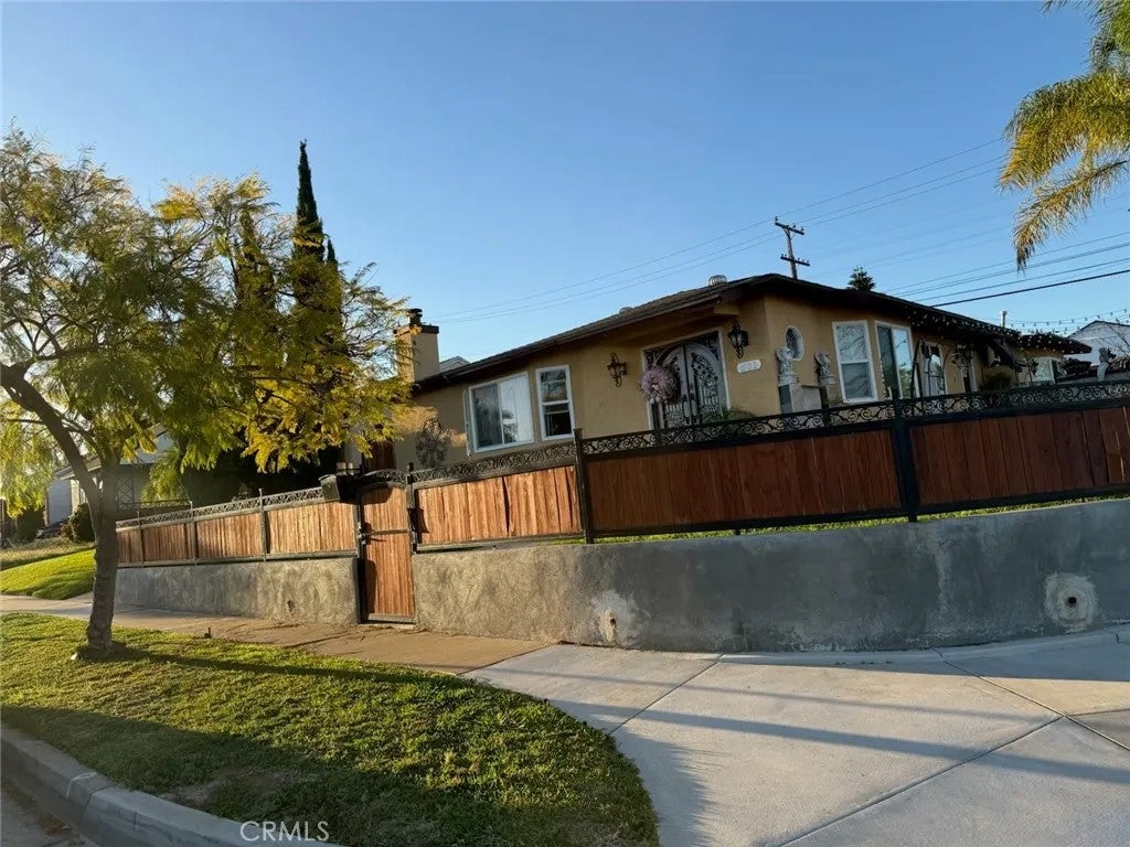 501 Almora Street — photo