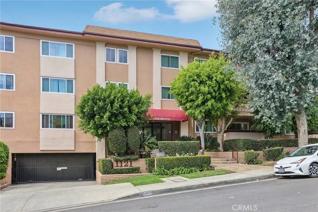 1121 N Olive Drive 211 — photo