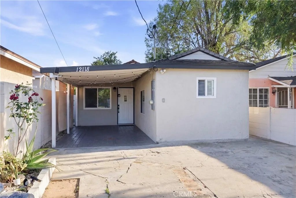 12118 Barnwall — photo