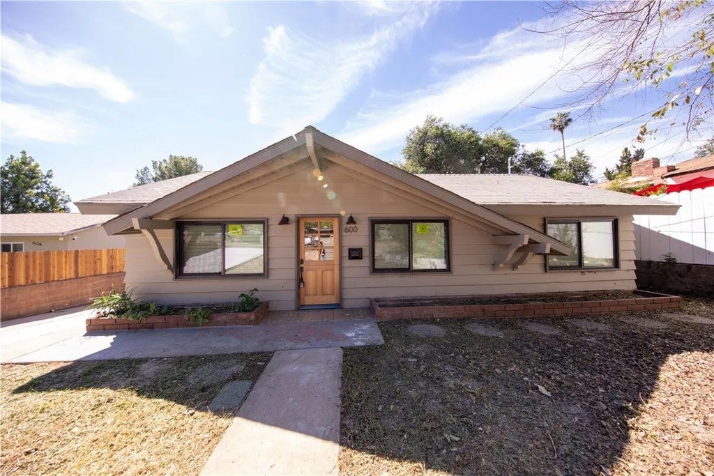 600 E Sierra Madre — photo