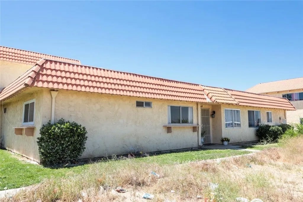 43618 Stanridge Avenue — photo