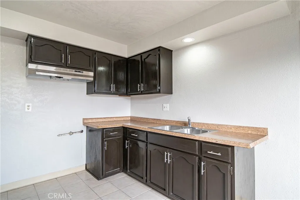 1308 E Oaks Street #C, Compton, CA 90221 — photo 2