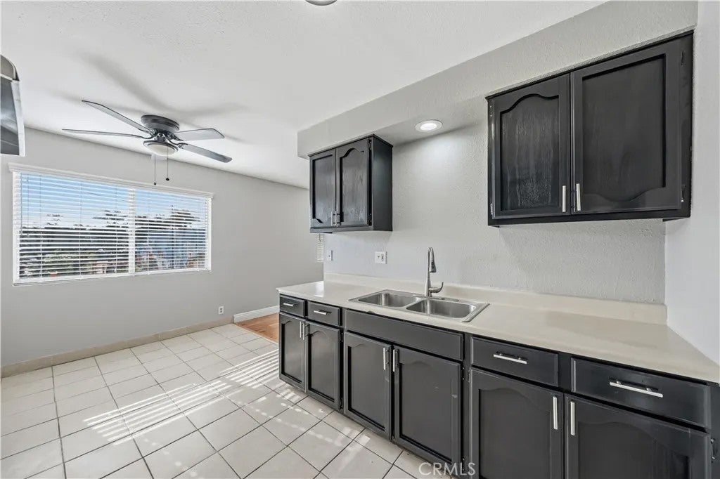 1308 E Oaks Street D — photo