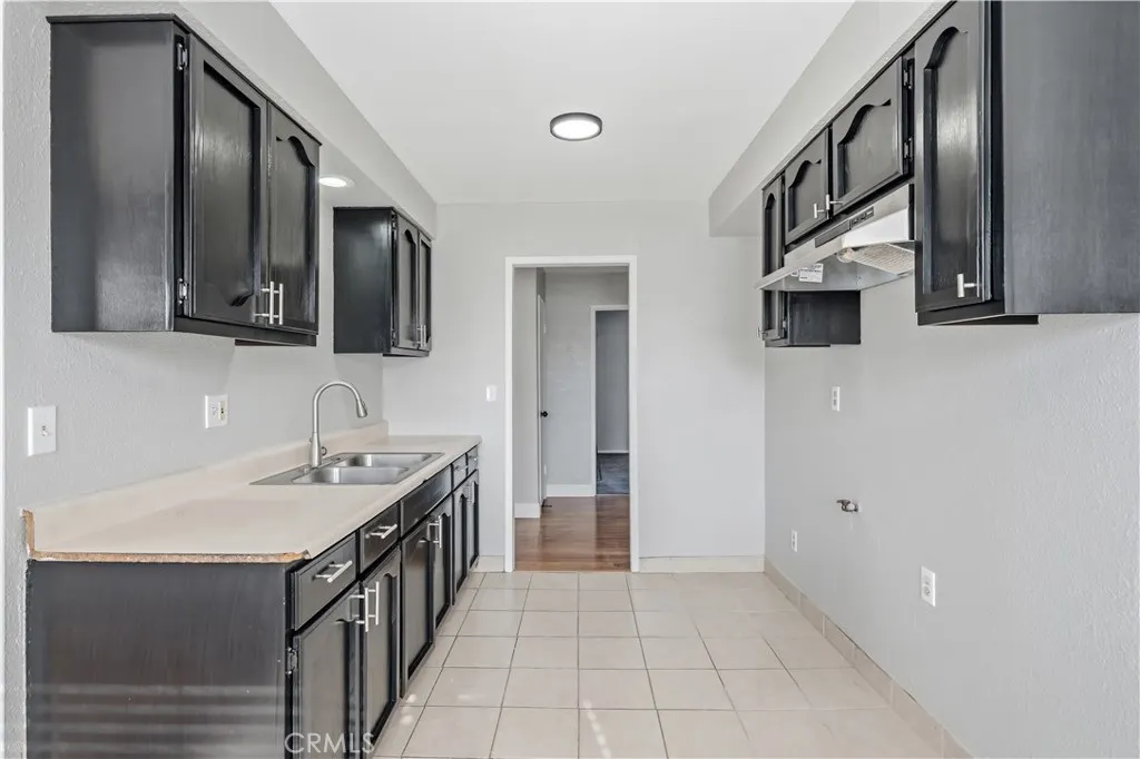 1308 E Oaks Street #D, Compton, CA 90221 — photo 3