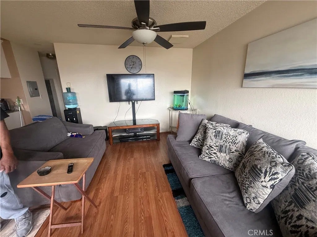 8634 Park 3 — photo