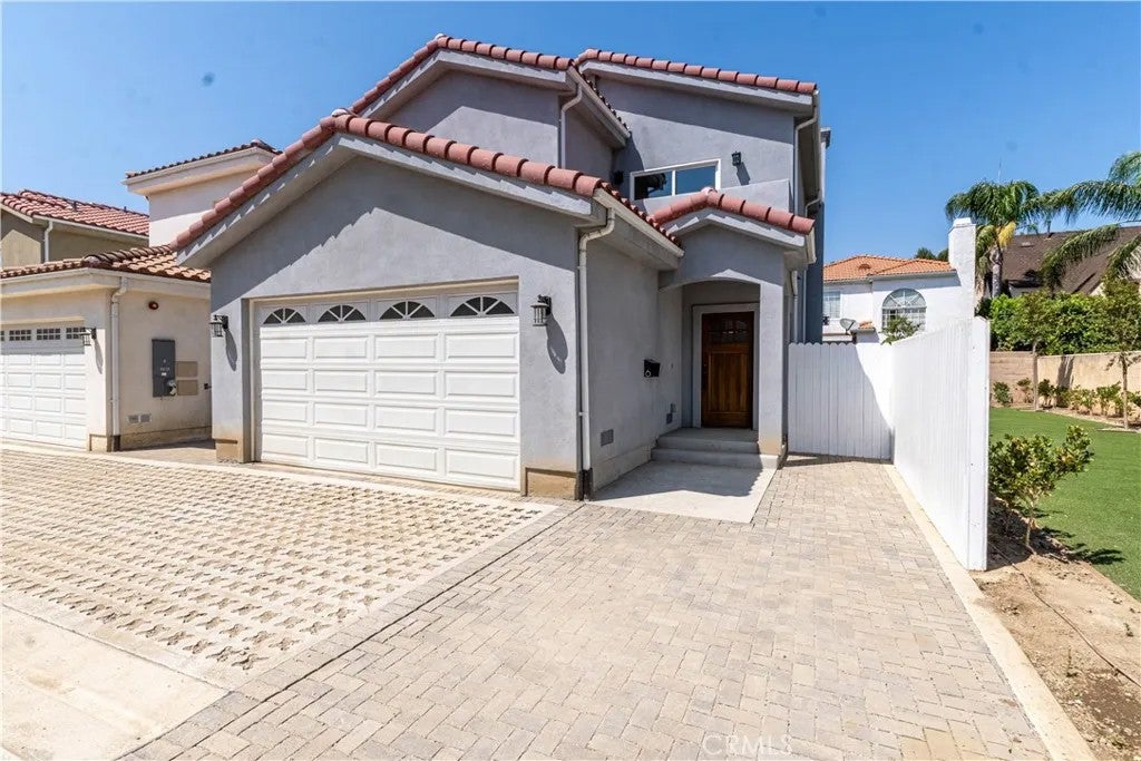 9246 Cedros 6 — photo