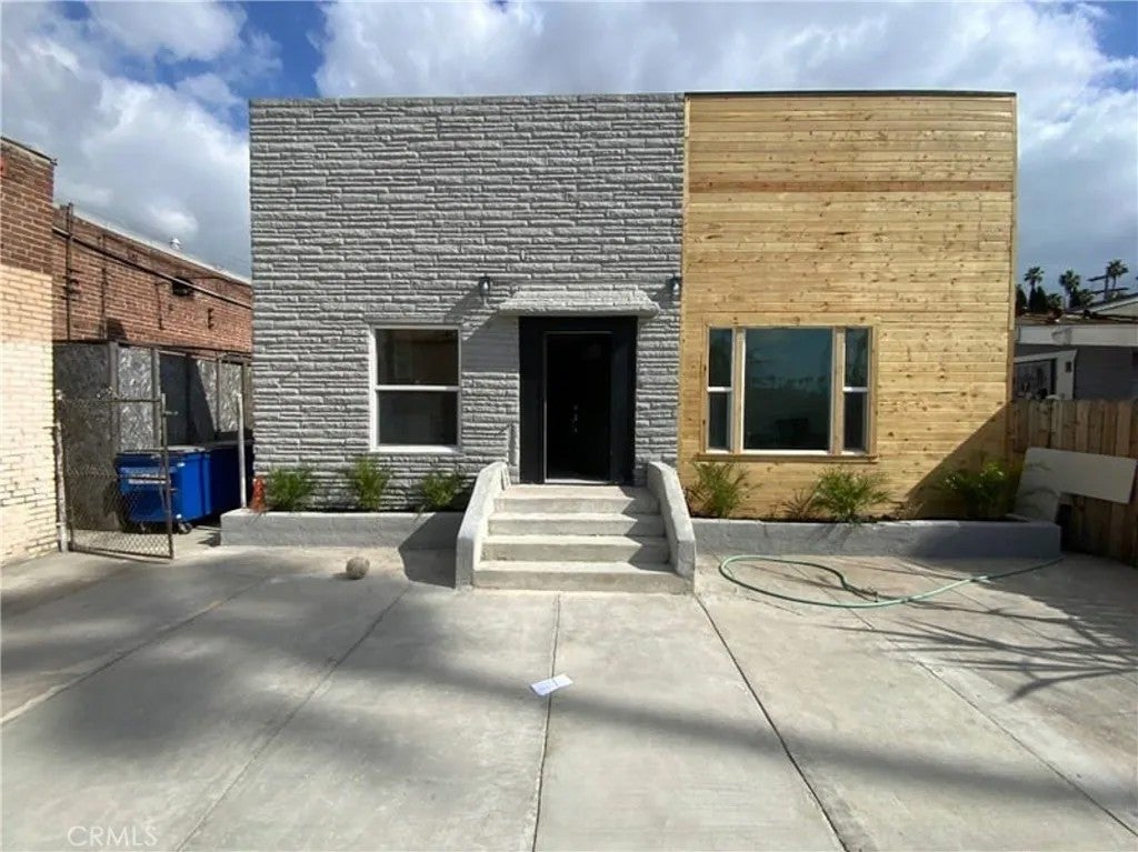 4804 S Van Ness — photo